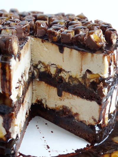 Snickers ice cream brownie wedding cake via Love Life Sugar Absolute Perfection